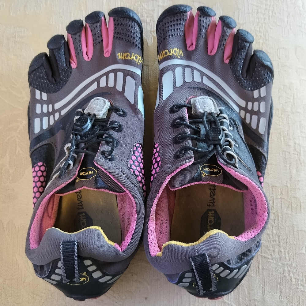 VibrAm 5 toe shoes